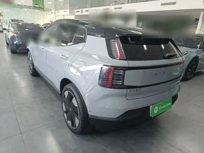Volvo EX30 2025 Rear-Drive Long-Range Version Ultra — detail 2