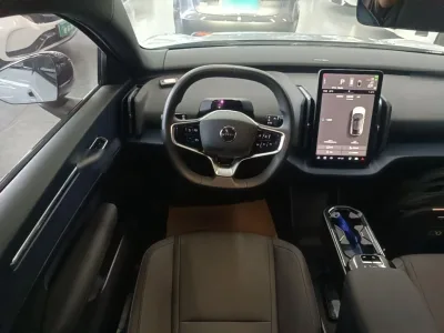 Volvo EX30 2025 Rear-Drive Long-Range Version Ultra — detail 5