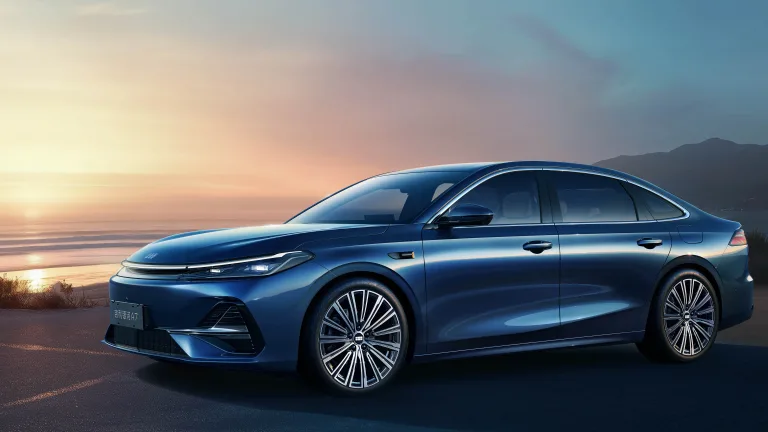 Geely Galaxy A7 EM-i — official photo 1