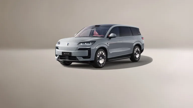 Denza Denza N9 — official photo 1