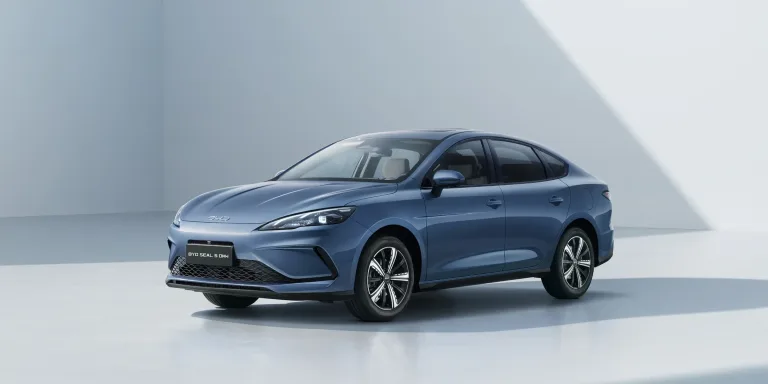 BYD Seal 05 DM-i — official photo 1