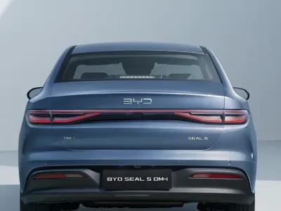 BYD Seal 05 DM-i — official photo 4