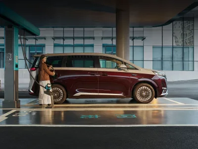 Denza Denza D9 EV — official photo 2
