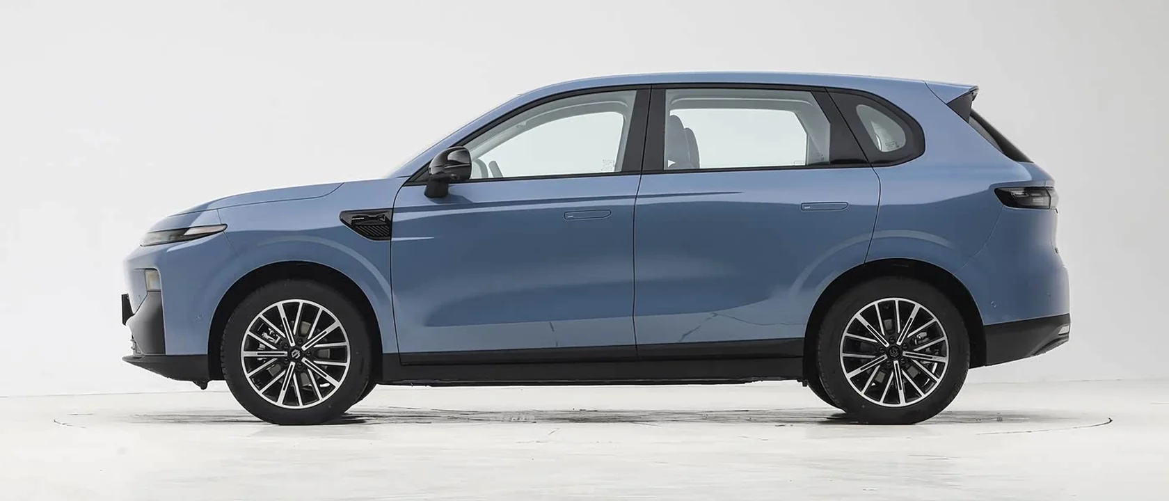 Leapmotor B10 electric SUV in Meadow Green