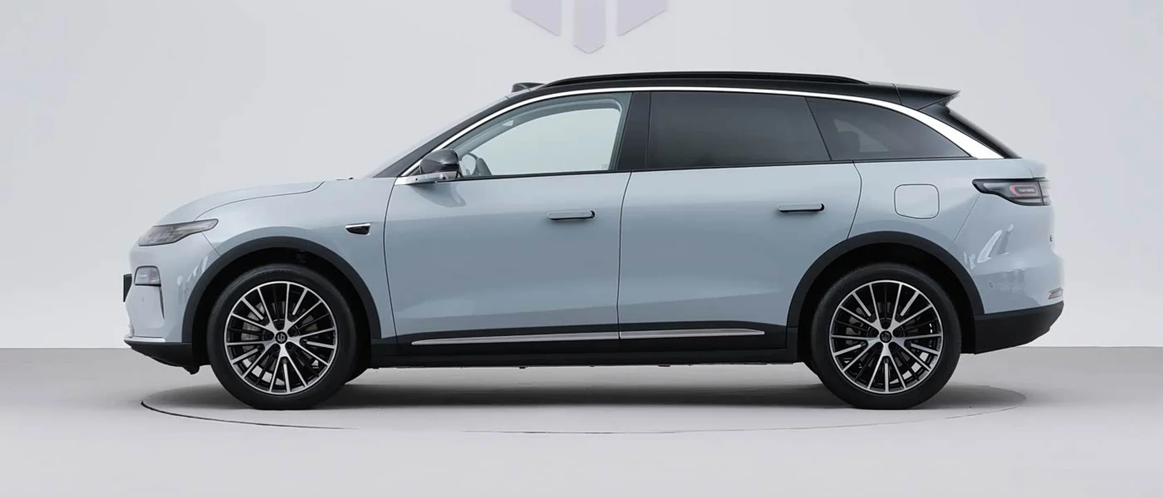 Leapmotor C11 electric SUV in Cloud Gold, official studio shot